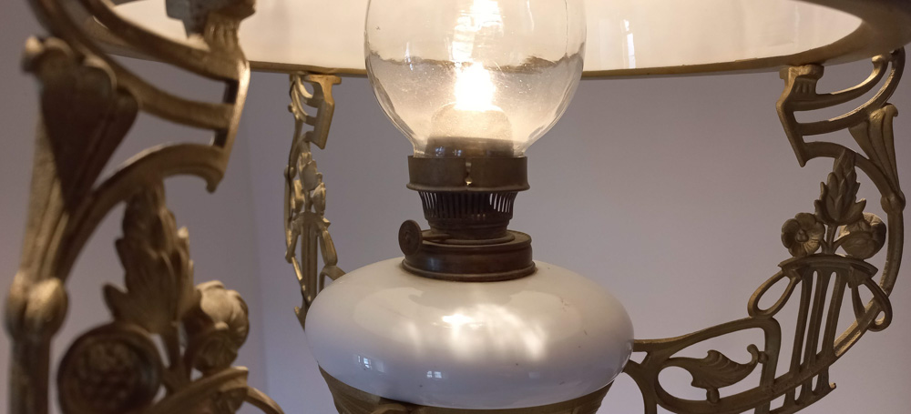 Old style lamp